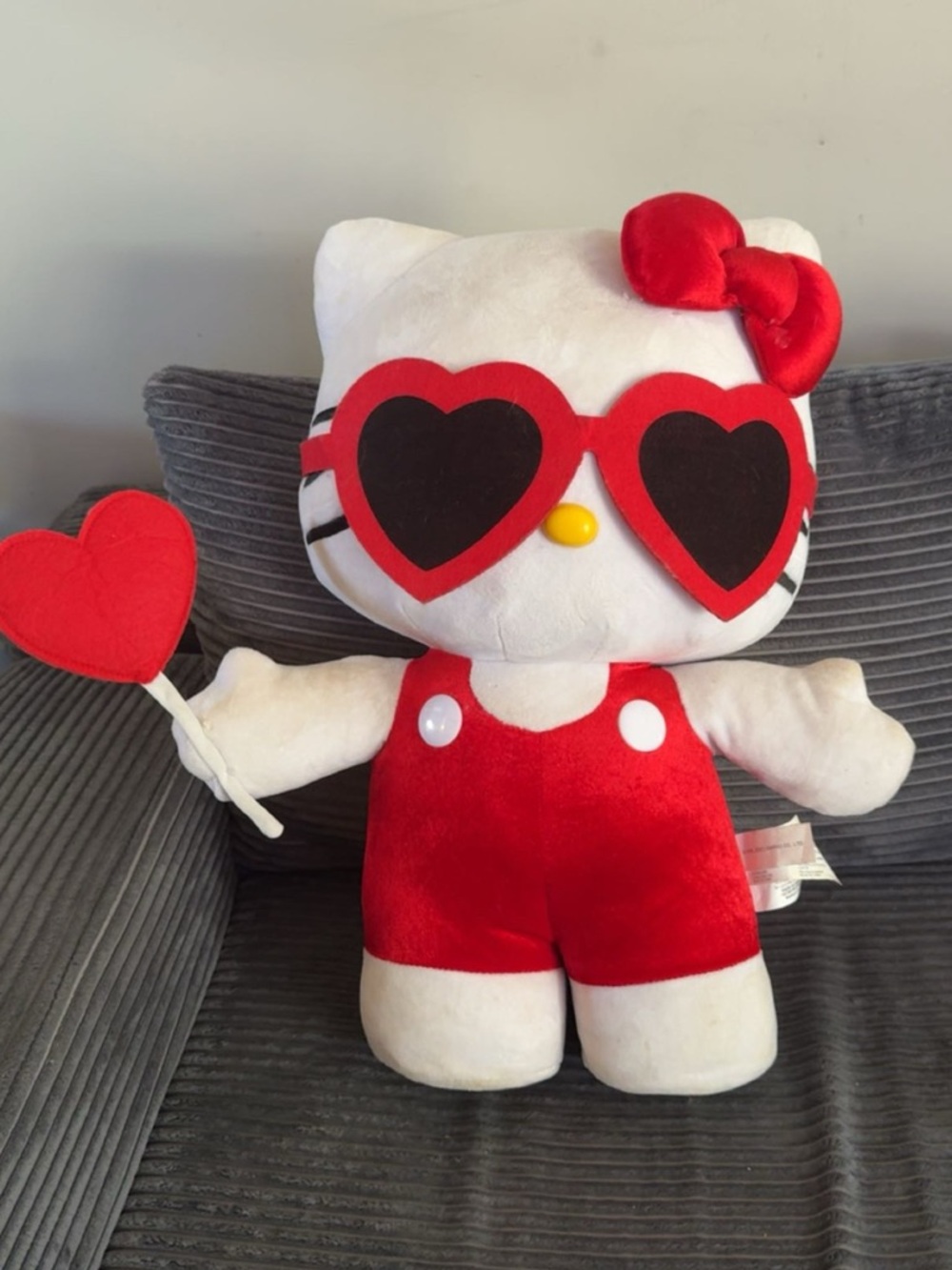 Hello Kitty Valentines Day Greeter